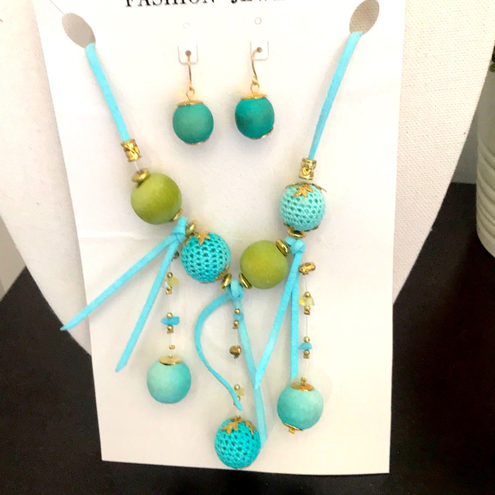 3/$20 Brand New Artisan Beaded Necklace and Earring Set / Turquoise